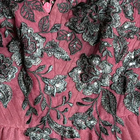 BCBG MAXAZRIA SLEEVELESS WINE TULLE FLORAL LACE APPLIQUÉ FLOOR LENGTH GOWN *NWT* - Picture 13 of 15